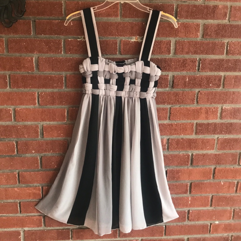 Lulumari Barn Dress- size S